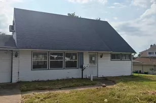 14 Circle Rd, Levittown, PA 19057 - Photo 1