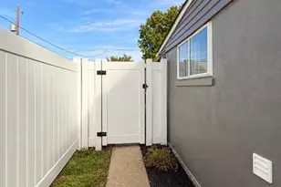 46 Newberry Ln, Levittown, PA 19054 - Photo 3