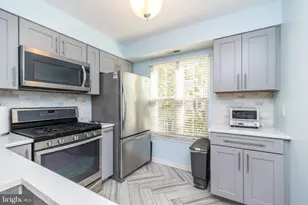 204 Society Pl, Newtown, PA 18940 - Photo 7