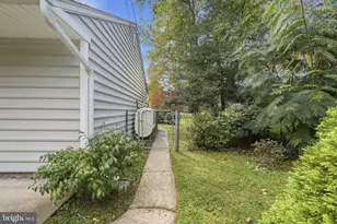 6 Seckelpear Rd, Levittown, PA 19056 - Photo 65