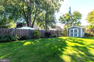 28 Inlet Rd, Levittown, PA 19057 - Photo 5