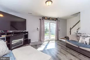 28 Inlet Rd, Levittown, PA 19057 - Photo 15