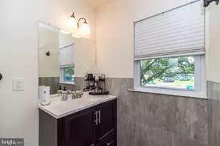 28 Inlet Rd, Levittown, PA 19057 - Photo 23