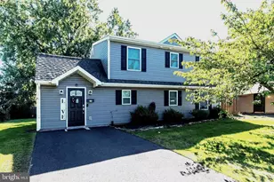 28 Inlet Rd, Levittown, PA 19057 - Photo 3