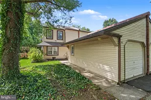 42 Stacey Dr, Doylestown, PA 18901 - Photo 3