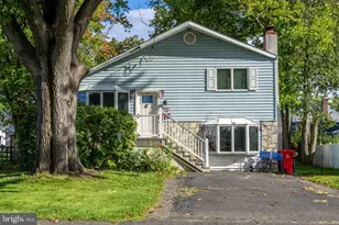 423 Sunnemeade Ave, Warminster, PA 18974 - Photo 3