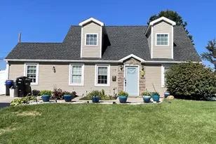 17 Peony Rd, Levittown, PA 19056 - Photo 1