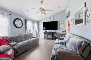 11 Fireside Ln, Levittown, PA 19055 - Photo 9