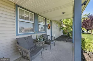 11 Fireside Ln, Levittown, PA 19055 - Photo 3