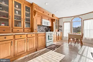 1045 Pine Cir, Telford, PA 18969 - Photo 7