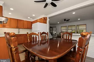 138 Village Ln, Levittown, PA 19054 - Photo 11
