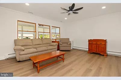 138 Village Lane, Levittown, PA 19054 - Photo 7