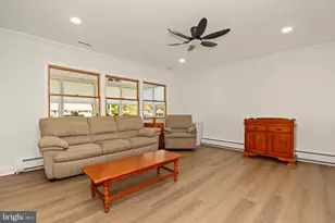 138 Village Ln, Levittown, PA 19054 - Photo 7