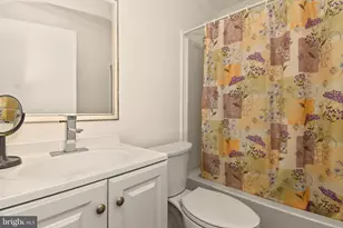 138 Village Ln, Levittown, PA 19054 - Photo 27