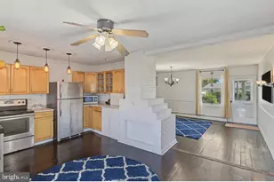 24 Dewberry Ln, Levittown, PA 19055 - Photo 3