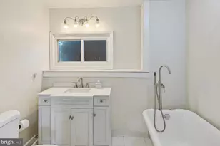 24 Dewberry Ln, Levittown, PA 19055 - Photo 15