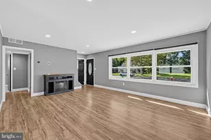 36 Kingwood Ln, Levittown, PA 19055 - Photo 9