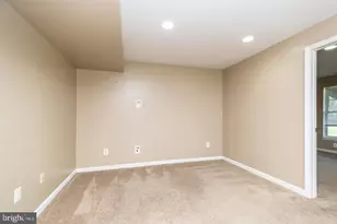 607 Village Ct, Quakertown, PA 18951 - Photo 3