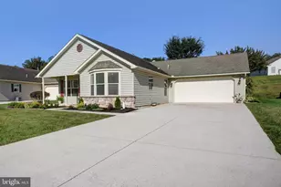 81 Lantern Ln, Shippensburg, PA 17257 - Photo 3