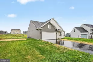 4 Family Dr, Carlisle, PA 17013 - Photo 3