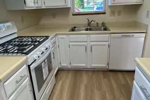 1052 Rebecca St, Carlisle, PA 17013 - Photo 3