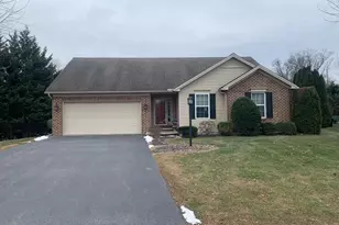 6 Rockledge Ct, Carlisle, PA 17015 - Photo 1