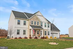 110 Berkshire Dr, Carlisle, PA 17015 - Photo 3