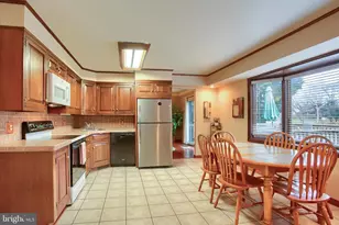 516 Lamp Post Ln, Camp Hill, PA 17011 - Photo 7