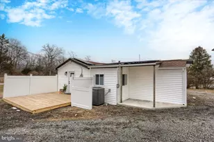 393 Sherwood Dr, Carlisle, PA 17015 - Photo 5