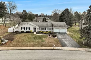 705 Sutton Dr, Carlisle, PA 17013 - Photo 3