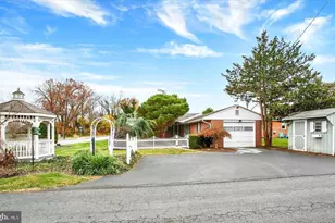 117 E Maplewood Ave, Mechanicsburg, PA 17055 - Photo 3