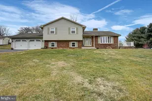 21 Beecher Dr, Carlisle, PA 17015 - Photo 1