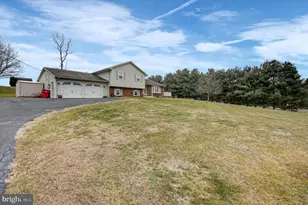 21 Beecher Dr, Carlisle, PA 17015 - Photo 3