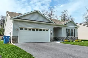 912 Cavalry St, Carlisle, PA 17013 - Photo 3
