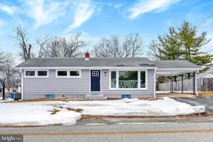 127 Lakeview Dr, Carlisle, PA 17013 - Photo 1