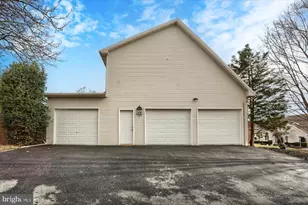 1014 S Waterford Way, Mechanicsburg, PA 17050 - Photo 5