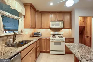 113 E Woodland Dr, Mechanicsburg, PA 17055 - Photo 11