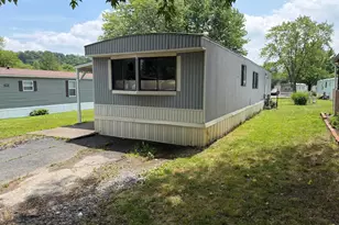 8 Redwood Ln, Carlisle, PA 17015 - Photo 3