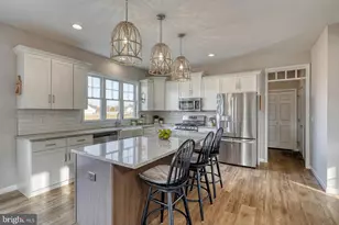 102 Berkshire Dr, Carlisle, PA 17015 - Photo 5