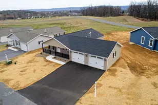 26 Burke Dr, Shippensburg, PA 17257 - Photo 7