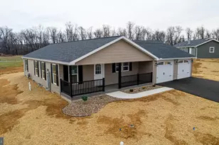 26 Burke Dr, Shippensburg, PA 17257 - Photo 1