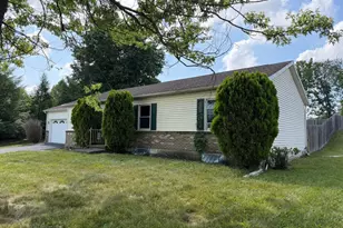 8 Wheatfield Dr, Carlisle, PA 17015 - Photo 3