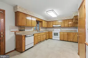 205 N Middlesex Rd, Carlisle, PA 17013 - Photo 9