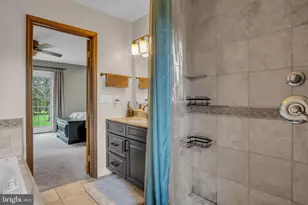 300 Hollowbrook Dr, Carlisle, PA 17013 - Photo 23