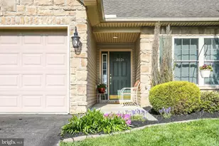 2031 Liberty Dr, Mechanicsburg, PA 17055 - Photo 3