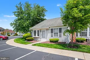 24 Southpoint Dr, Mechanicsburg, PA 17055 - Photo 1
