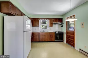 8 W Winding Hill Rd, Mechanicsburg, PA 17055 - Photo 3