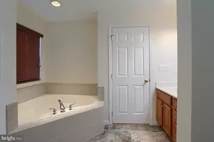 4250 Roth Farm Village Cir, Mechanicsburg, PA 17050 - Photo 27