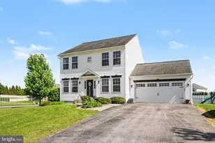 246 Forgedale Dr, Carlisle, PA 17015 - Photo 3
