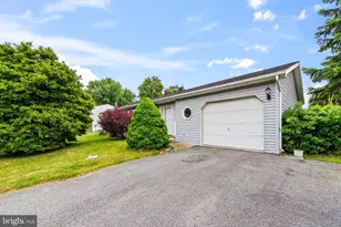 9 Raspberry Dr, Mechanicsburg, PA 17050 - Photo 1
